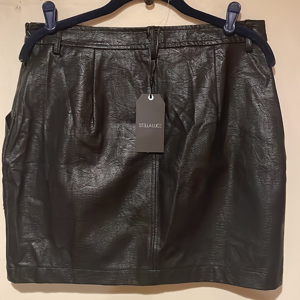 Stellaluce Faux Leather Black Embossed Skirt Large NWY - Picture 3 of 6
